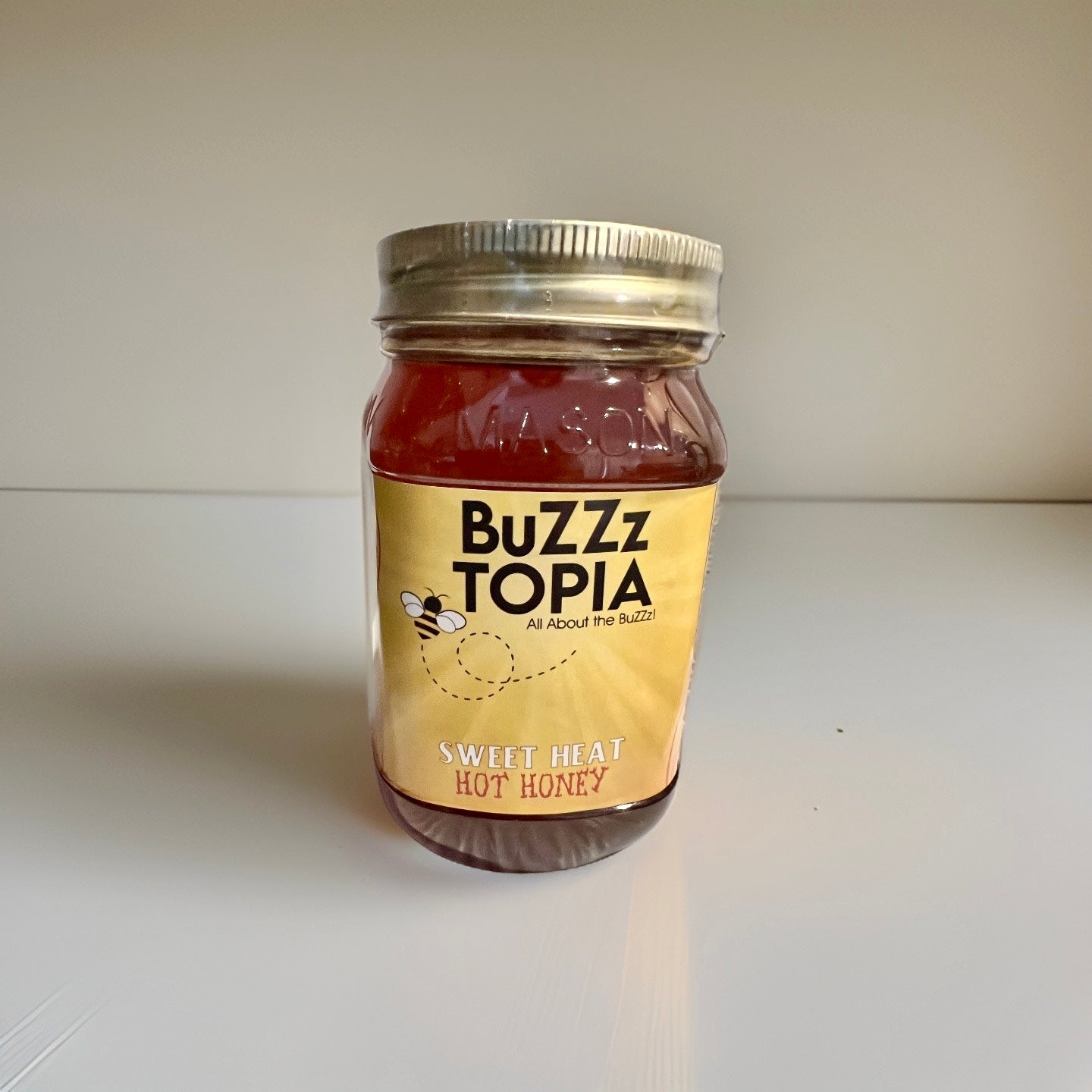 BuZZzTOPIA® SUPERBLY SWEET HEAT HONEY 24OZ 1.5 LB MASON JAR